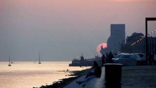 preview picture of video 'Sunset at Discoveries Monument river Tagus Lisbon'