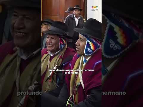 Firma de la estructura de financiamiento, con el Gobernador Santos Quispe, para este proyecto vial.