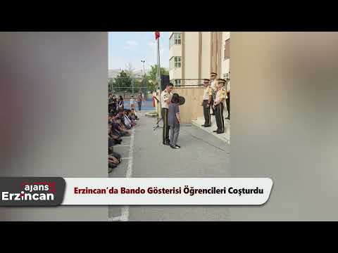 Erzincan’da Bando Gösterisi Öğrencileri Coşturdu