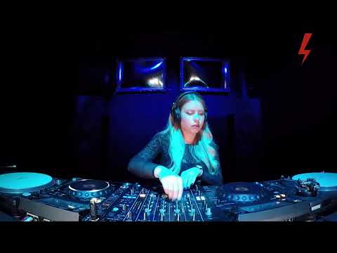 The Blue Oyster: Skoczi / 03.11 / 18 - 19