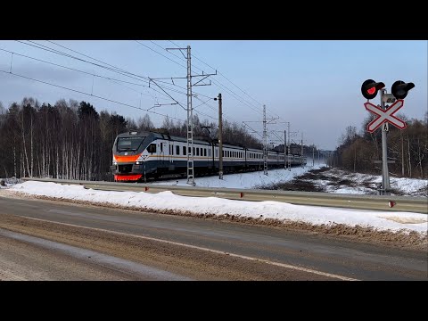 Электропоезд ЭП2Д 0173. Переезд возде деревни Орудьево. 20.02.2023.