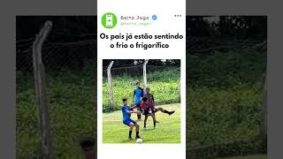 quase que ele perdeu as coluna kkkkkkkk #futebol #soccer #shorts #cristianoronaldo