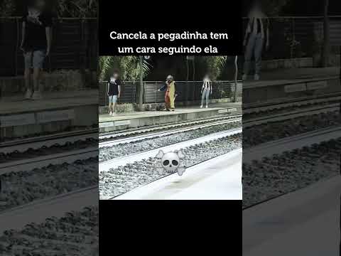 Esse palhaço apareceu na hora certa #killerclown ##viralvideo #weird  #strangeguy   #pegadinha