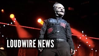 Slipknot&#39;s Corey Taylor Slaps Phone Out of Texting Fan&#39;s Hands