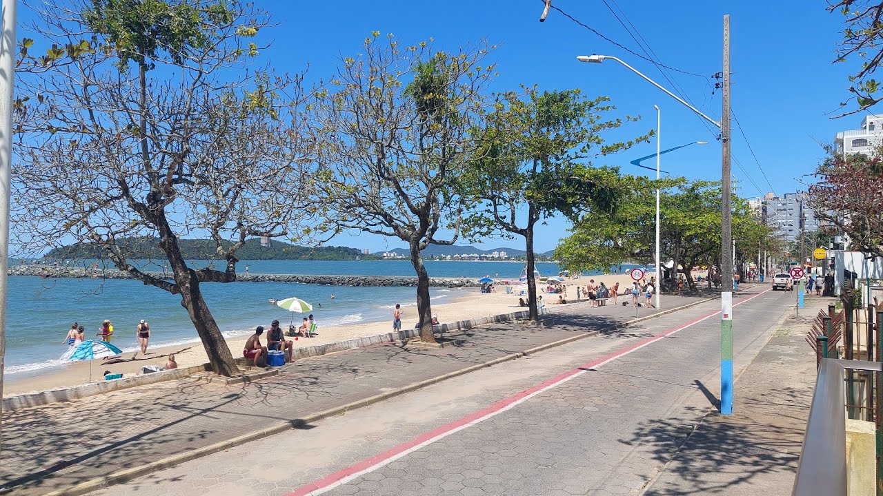 PRAIA DE PIÇARRAS SC LOTADA FINAL DE SEMANA..VERÃO CHEGANDO