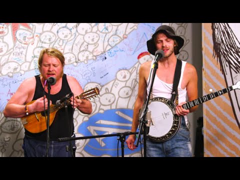 A.V. Undercover: Steve 'N' Seagulls cover Beastie Boys' "Sabotage"
