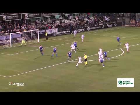 Ismael Falcón adivina el penalti y priva al Castellón de adelantarse en el marcador