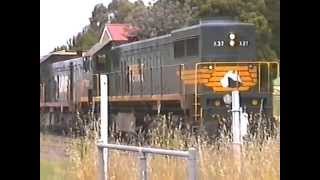 preview picture of video 'Bairnsdale log train X37-T402 at Stratford October 2000'