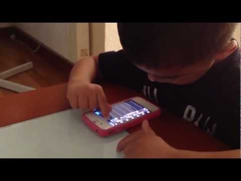 Ivan jugando con los zombies