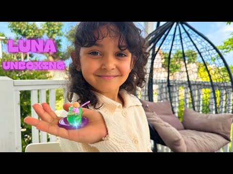 Luna macht ein Mini Schleim Experiment