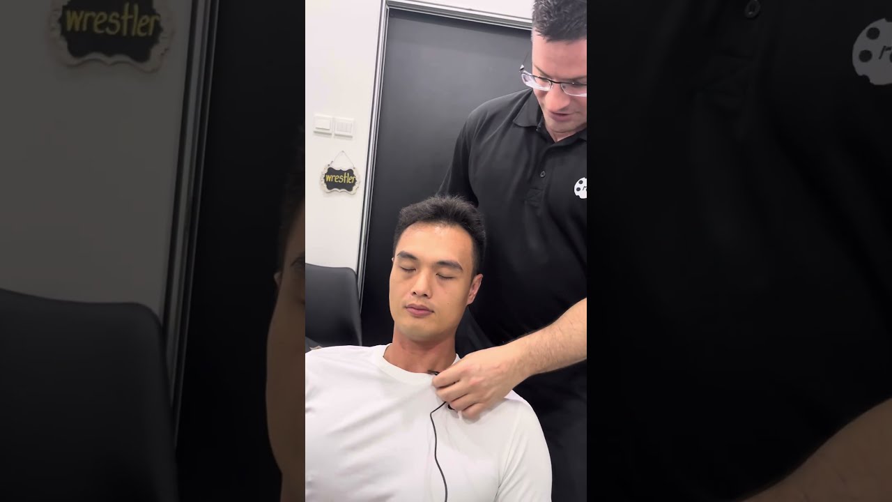 ASMR doctor. Satisfying ASMR spinal crack. Asmr chiropractic adjustment crack! Compilation!