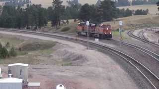 preview picture of video 'BNSF 6100 & 6417 Helpers Drift Downhill to Crawford, NE'