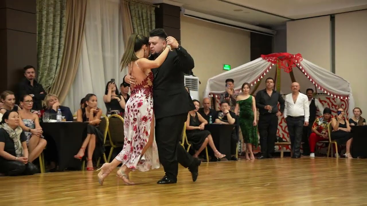 Clarisa Aragon and Sebastian Bolivar - Close embrace, strong pulse