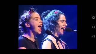 PJ Harvey &amp; Björk - Satisfaction #1994 #BritAwards #BritAwards1994