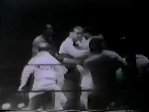 1955: Archie Moore vs Carl Bobo Olson (Round 3) (The Ring Magazine Round of the Year)