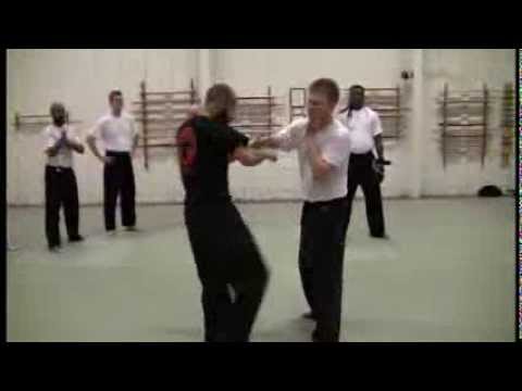 Kali Sikaran: Kadena de Mano