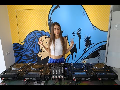 DJ Kseniya Kess Mixing on 4 CDJs 2017