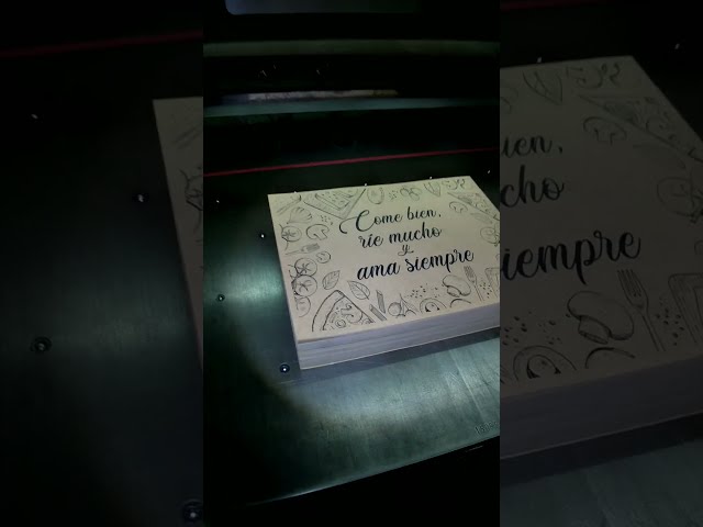 Vídeo relacionado con Tenvinilo | Manteles Individuales Personalizados y Manteles Individuales Infantiles | Mantel Superhéroe Personalizable | Cocina | Tapetes | Antimanchas | Salvamanteles | Vinilo | 45x30cm