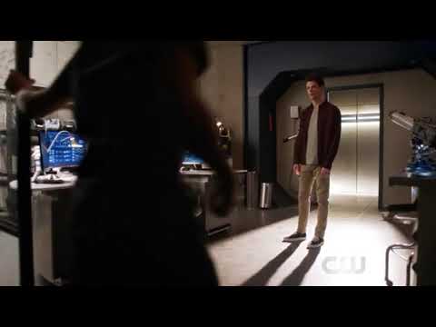 The Flash 4x22/Barry, Cisco, and Caitlyn try to enter Flashtime