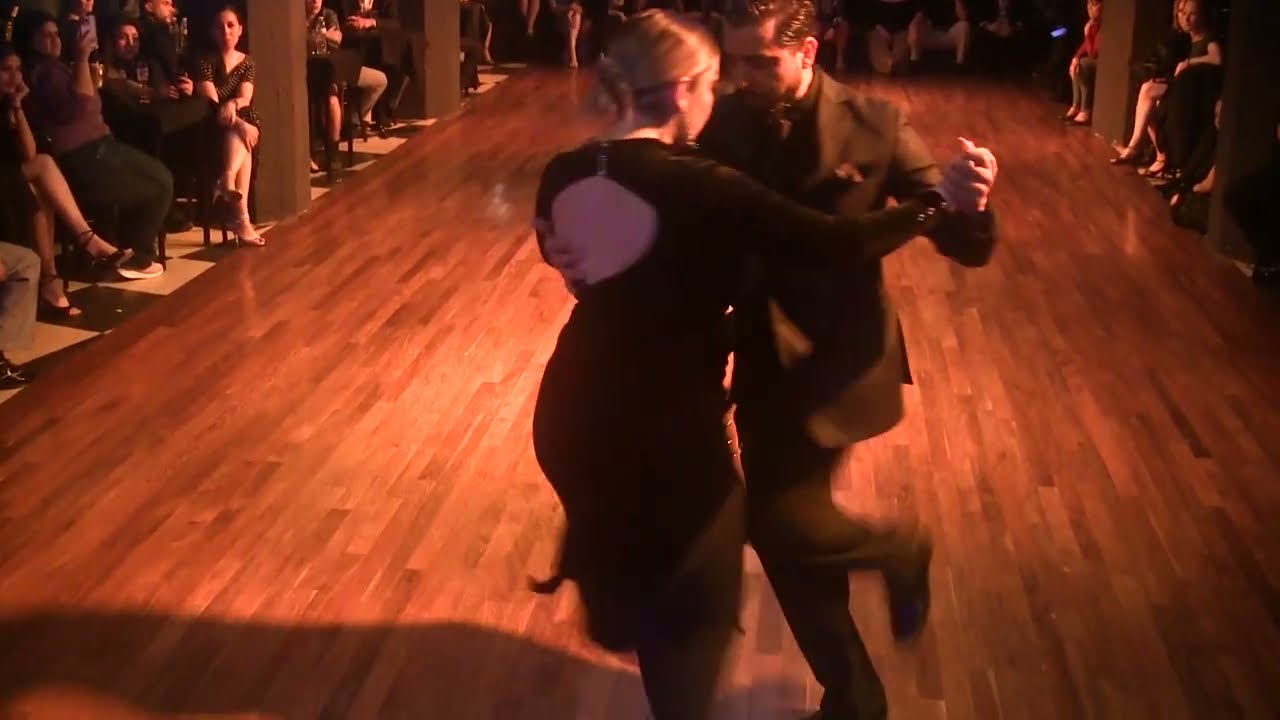 Baile de tango de trayectoria, Noelia Hurtado, Facundo De La Cruz, Parakultural milonga, Buenos Aire