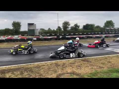 Fulbeck race start wet track