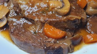 צלי בקר חגיגי כמו באולמות האירועים Roasted beef like in the banquet halls מטבח בקלי קלות ליהי קרויץ (ליהי קרויץ - מטבח בקלי קלות) - התמונה מוצגת ישירות מתוך אתר האינטרנט יוטיוב. זכויות היוצרים בתמונה שייכות ליוצרה. קישור קרדיט למקור התוכן נמצא בתוך דף הסרטון