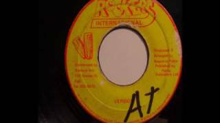Augustus Pablo - East Of The River Nile - Version Dub