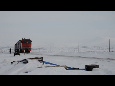Train Labytnangi - Workuta arriving at km 110 (between Sob and Poljarnij Ural)
