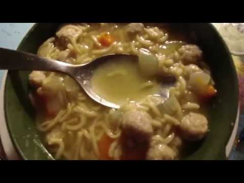 MongoTV_3865 - Min Aftensmad - Hønsebouillonsuppe Med KØDBOLLER og NUDLER - Løg og Gulerødder