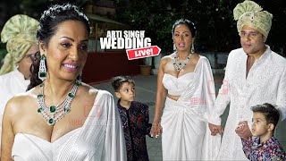 Bhaiya Bhabhi - Krushna Abhishek with Wife Kashmeera Shah and Kids arrives at Arti Singh Wedding
