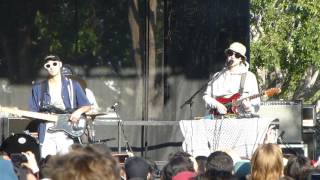 Homeshake - Hello Welcome / She Can&#39;t Leave Me Home Alone Tonight