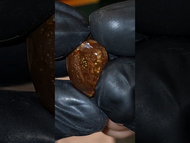 حجر عقيق ناري طبيعي مفحوص و موثق بشهادة مختبر