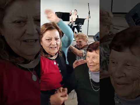 Gran ALMUERZO Y BAILE en PORTEÑA!! Gran marco de público!! Gracias por acompañarnos!!