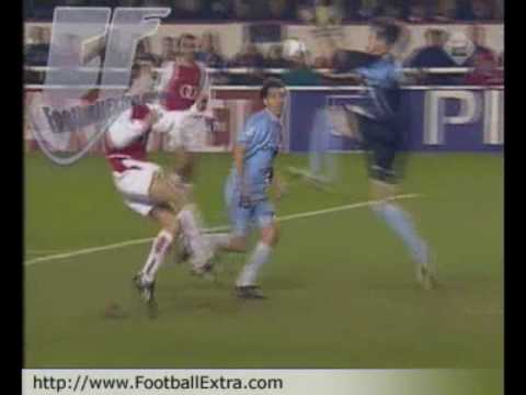 CL 2003-04 (Roun Of 16) Cavallero Kicks Bergkamp Into The Breast.wmv