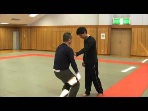 肩触れくずし　その１　【合気道の達人・武術の達人・武道の達人研究　素材を使えば誰でも達人！？　素材開発による非意識力・達人研究のたくみの会】