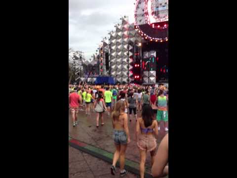 Hard Rock Sofa vs Swanky Tunes - Leave the World Behind vs Atom