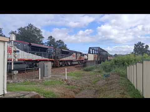 SCT008 SCT002 Interstate freight train. Paterson NSW 30-12-2021