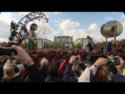 Die Riesen in Berlin  (Giant and Giantess)