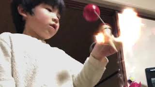 子供がやる派手なけん玉