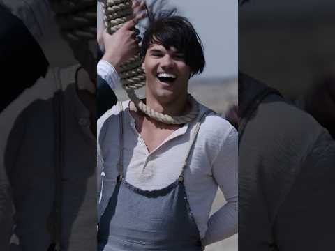 il a un cou en acier trempé