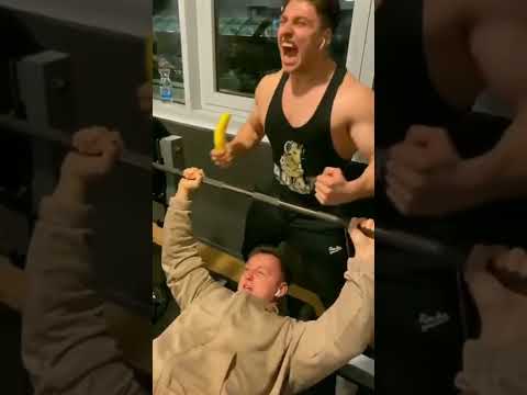 Gym Pranks Video 🤣😂 Banana 🍌🍌 in the Mouth 👄 😂 Funny Moment in the Gym 🏋️ Wait for the end #shorts