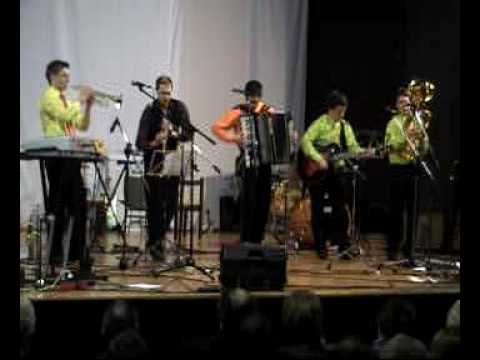 Ansambel Osminka - S pesmijo našo (live)