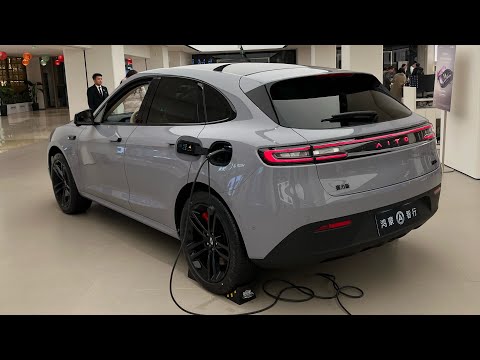 2025 Huawei AITO M5 PHEV AWD 1275km range under $38,500 walk-around | Huawei | China
