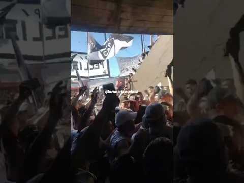 "Los Leprosos y la Banda del Calamar" Barra: La Hinchada Más Popular &bull; Club: Newell's Old Boys