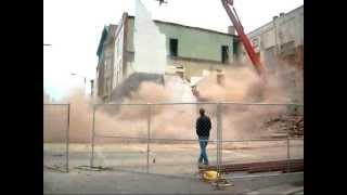 preview picture of video 'Freeport Illinois Building Demo Near Miss ! Guy almost hit by debris !'