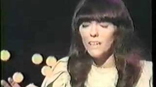 Carpenters - Karen synching in early 70s "Let Me Be The One"