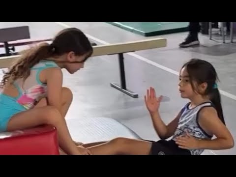 The Feria family, Isabella and Salomé, begin their gymnastics training🫣