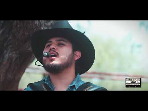 AL PIE DE UN ARBOL-CARLOS Y JOSE JR