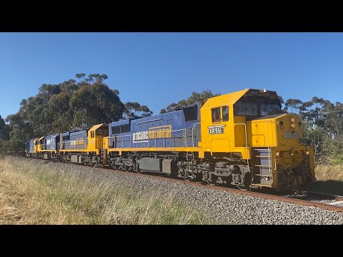Up rescued 9154 Pacific National grain with XR551 XR552 XR555 BL34 G528 heading to Geelong 5/11/2023