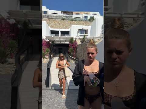 Cum merg la plaja fetele cochete?